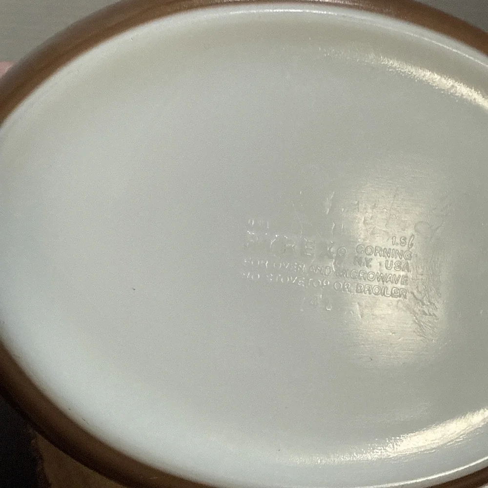 Vintage Pyrex 043 Woodland Brown 1.5 Qt Oval Casserole Dish No Lid USA